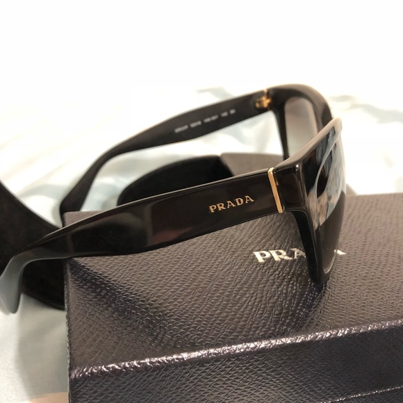 Prada sunglasses - Picture 3 of 4